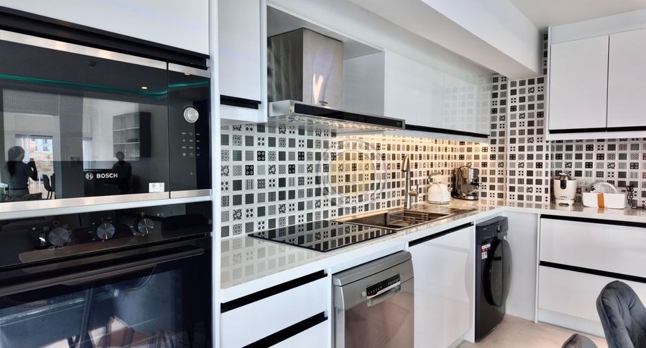 For sale 3 bedrooms condo in Pratumnak, Pattaya