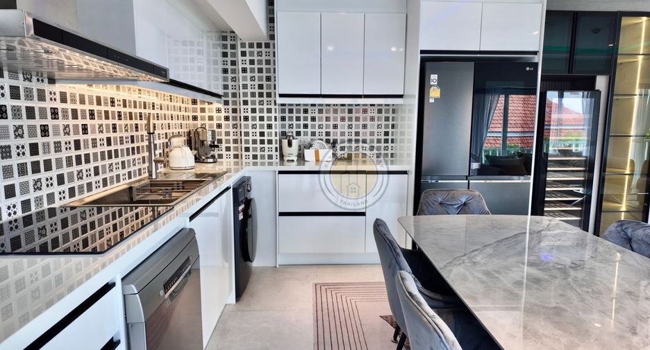 For sale 3 bedrooms condo in Pratumnak, Pattaya