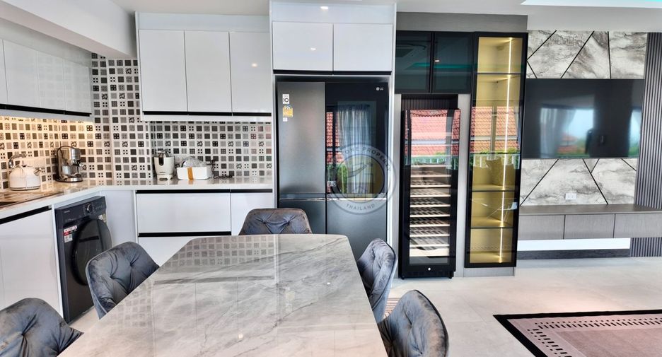For sale 3 bedrooms condo in Pratumnak, Pattaya