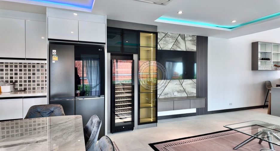 For sale 3 bedrooms condo in Pratumnak, Pattaya
