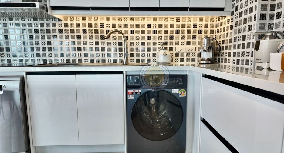 For sale 3 bedrooms condo in Pratumnak, Pattaya