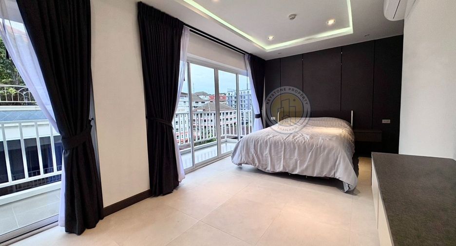 For sale 3 bedrooms condo in Pratumnak, Pattaya