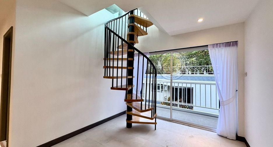 For sale 3 bedrooms condo in Pratumnak, Pattaya