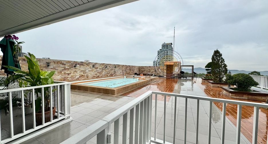 For sale 3 bedrooms condo in Pratumnak, Pattaya