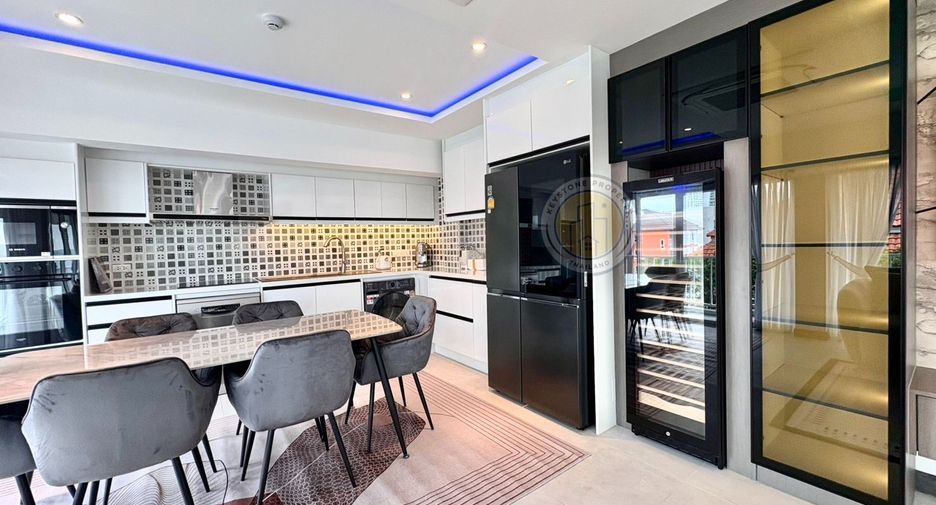 For sale 3 bedrooms condo in Pratumnak, Pattaya
