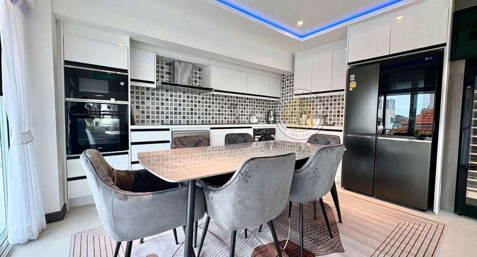 For sale 3 bedrooms condo in Pratumnak, Pattaya