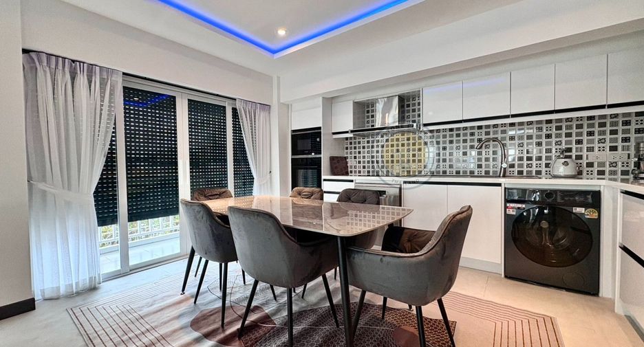For sale 3 bedrooms condo in Pratumnak, Pattaya