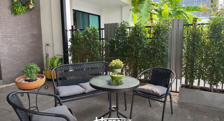 Casa adosada en venta de 4 habitaciones en Bang Kapi, Bangkok