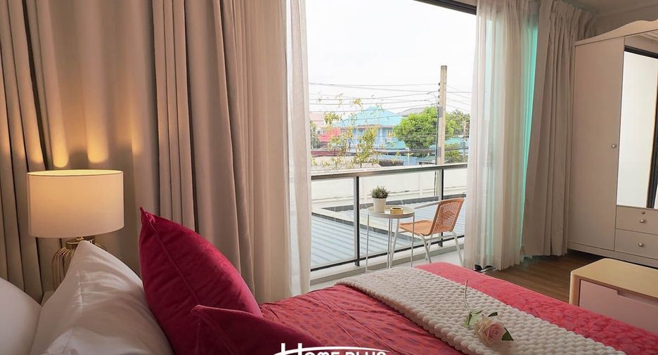 Casa adosada en venta de 4 habitaciones en Bang Kapi, Bangkok