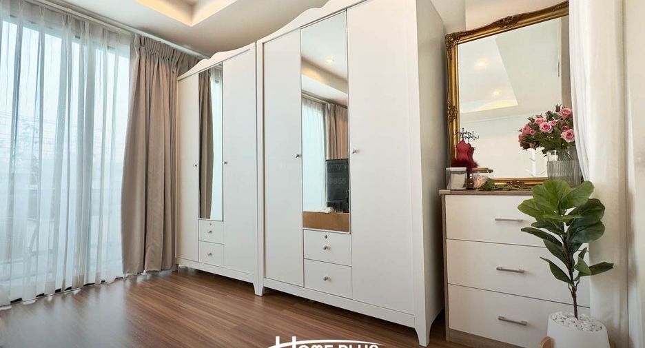 Casa adosada en venta de 4 habitaciones en Bang Kapi, Bangkok