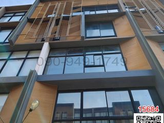 For sale 6 bedrooms retail Space in Phra Khanong, Bangkok