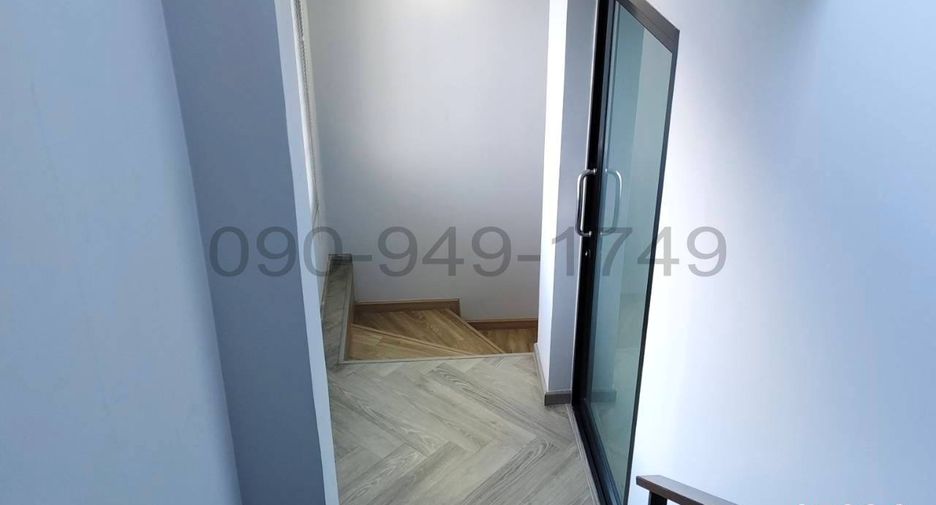 For sale 6 bedrooms retail Space in Phra Khanong, Bangkok