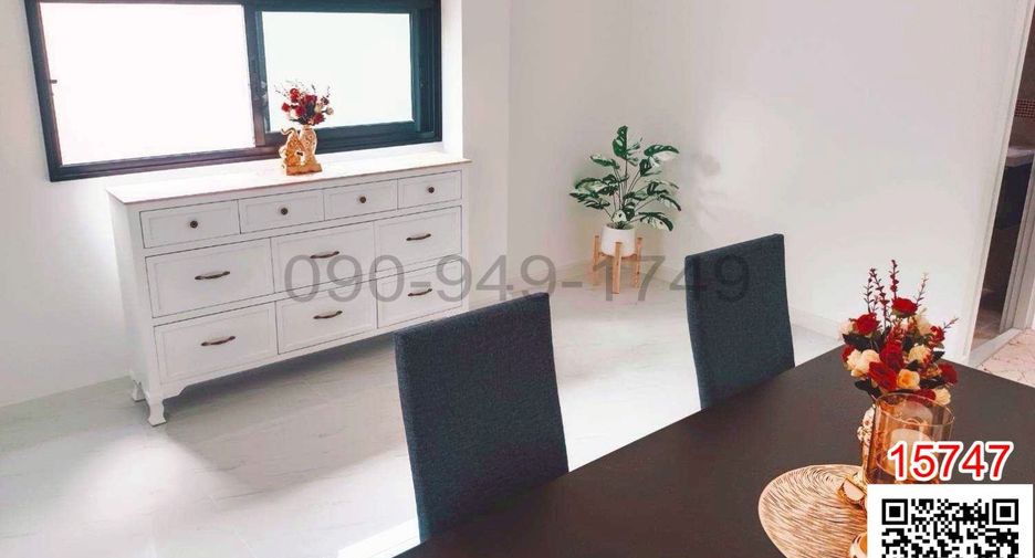 Casa adosada en venta de 4 habitaciones en Bang Na, Bangkok