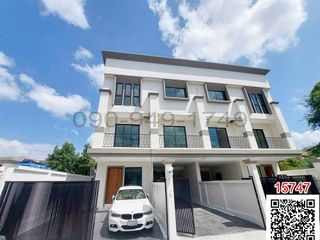 Casa adosada en venta de 4 habitaciones en Bang Na, Bangkok