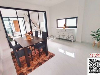 Casa adosada en venta de 4 habitaciones en Bang Na, Bangkok