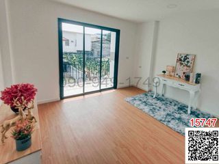 Casa adosada en venta de 4 habitaciones en Bang Na, Bangkok