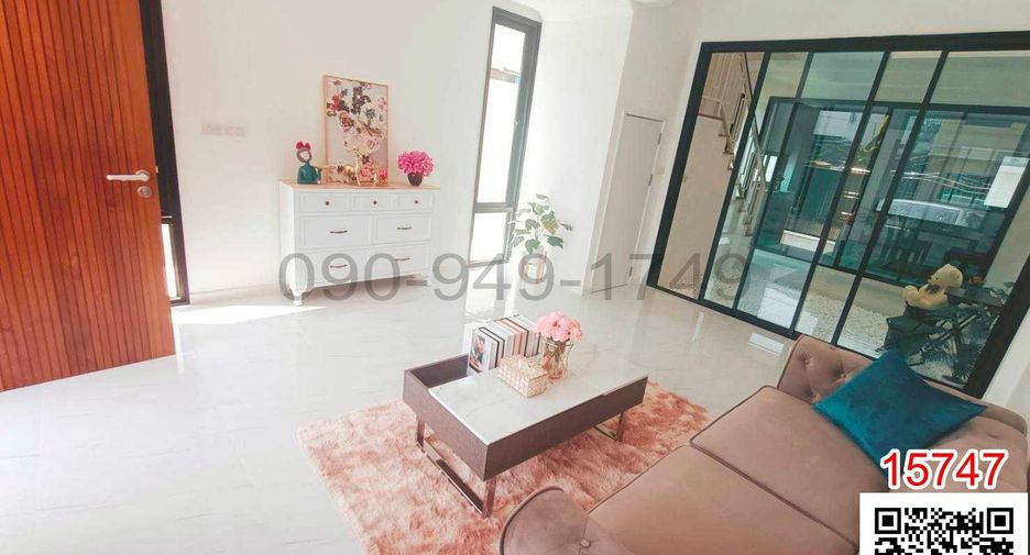Casa adosada en venta de 4 habitaciones en Bang Na, Bangkok