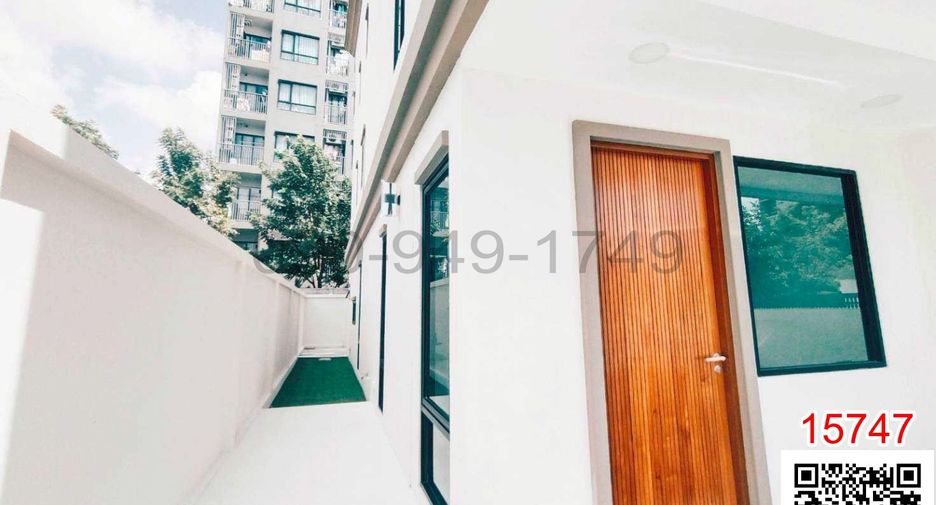 Casa adosada en venta de 4 habitaciones en Bang Na, Bangkok