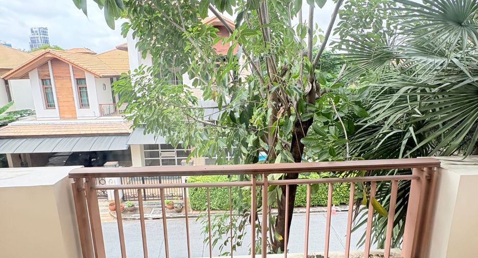 Casa en venta de 4 habitaciones en Watthana, Bangkok
