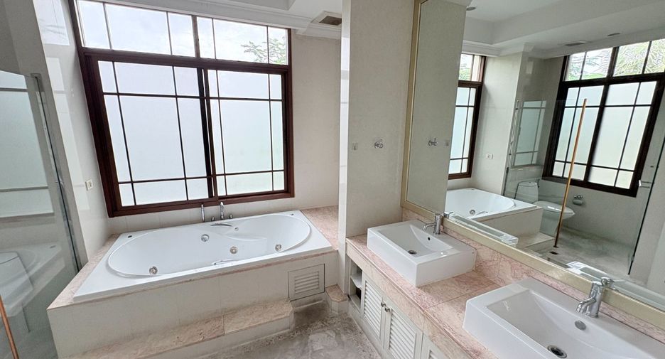 Casa en venta de 4 habitaciones en Watthana, Bangkok