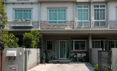 For sale 3 ベッドルーム townhouse in Lat Krabang, Bangkok