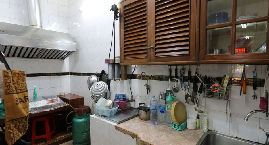 For sale 4 bedrooms retail Space in Samphanthawong, Bangkok