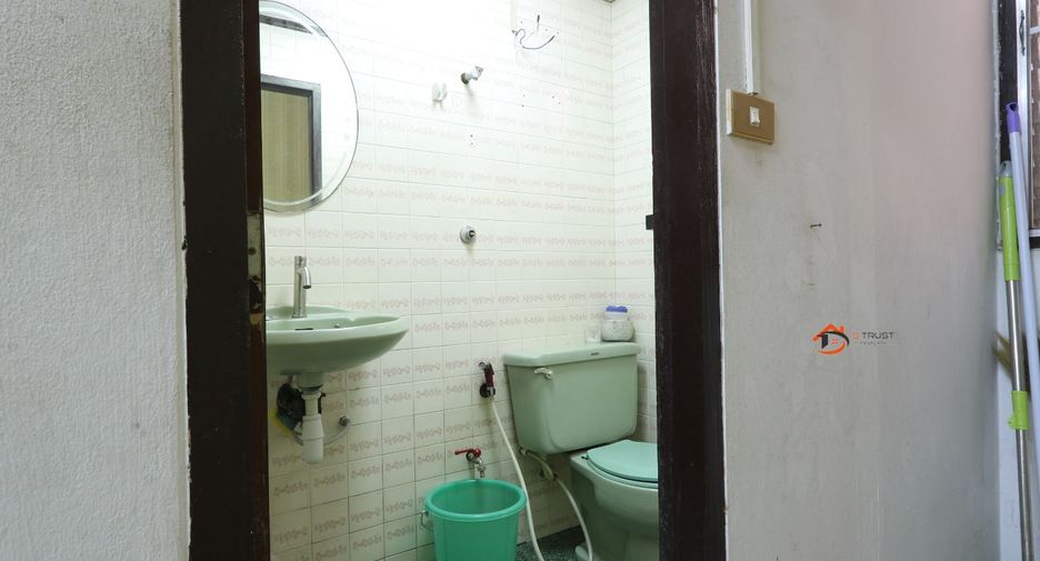 For sale 4 bedrooms retail Space in Samphanthawong, Bangkok