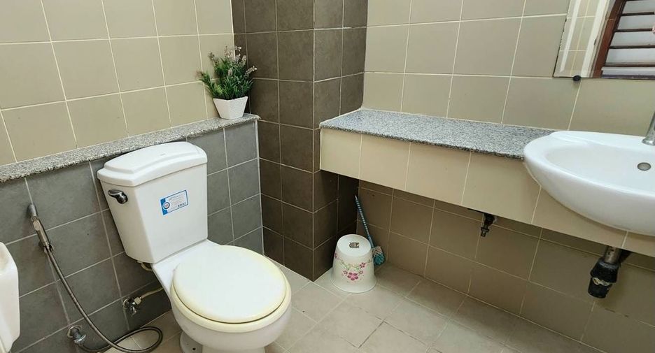 For sale 3 bedrooms house in Ban Pho, Chachoengsao