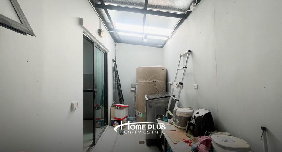For sale 2 bedrooms townhouse in Mueang Pathum Thani, Pathum Thani