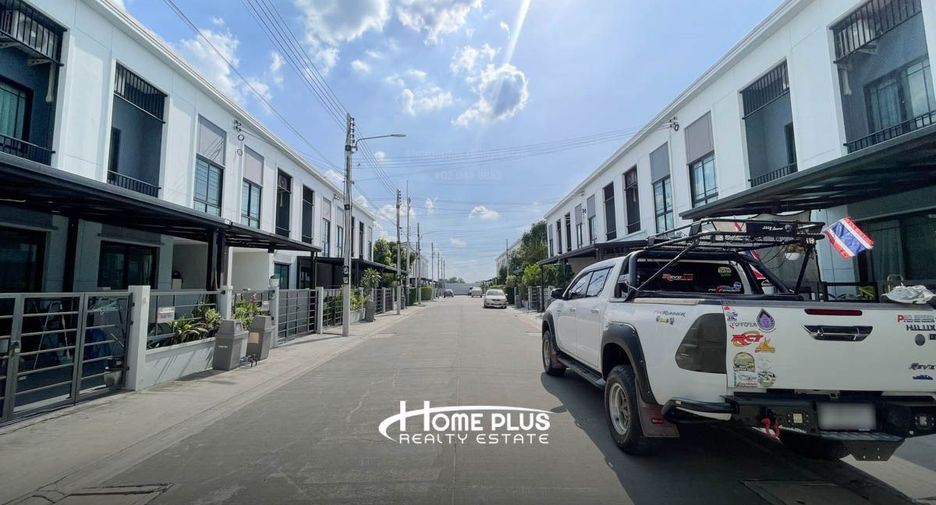 For sale 2 bedrooms townhouse in Mueang Pathum Thani, Pathum Thani
