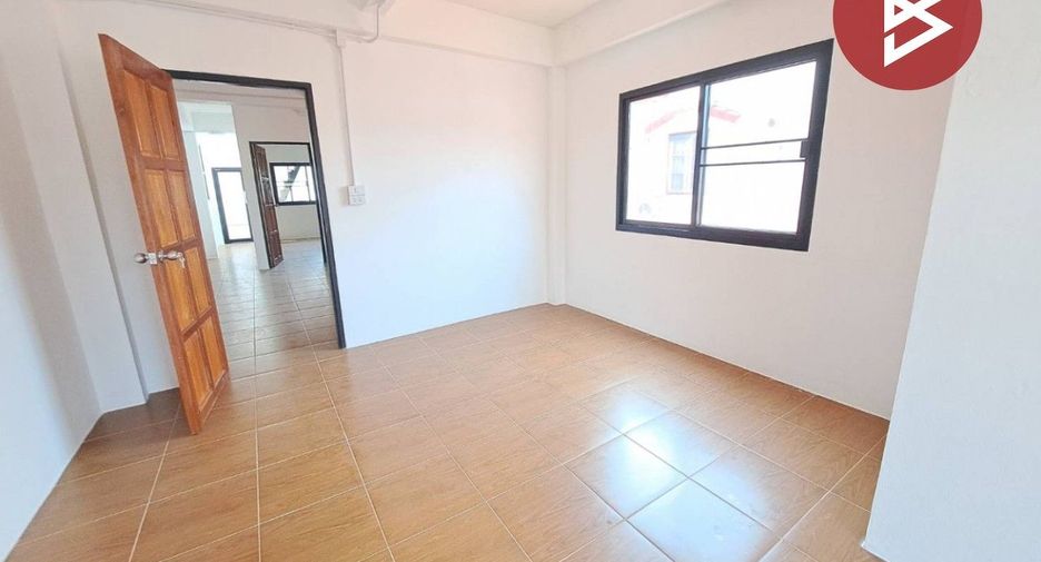 For sale 2 bedrooms townhouse in Mueang Nakhon Sawan, Nakhon Sawan