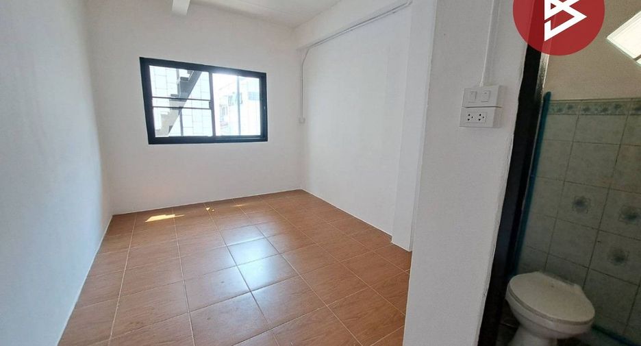 For sale 2 bedrooms townhouse in Mueang Nakhon Sawan, Nakhon Sawan