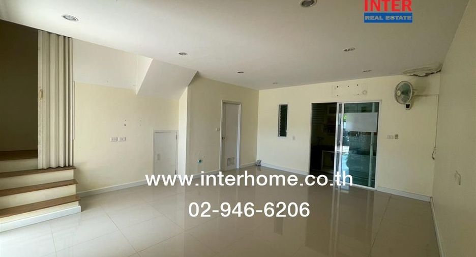 Casa adosada en venta de 3 habitaciones en Bang Kruai, Nonthaburi