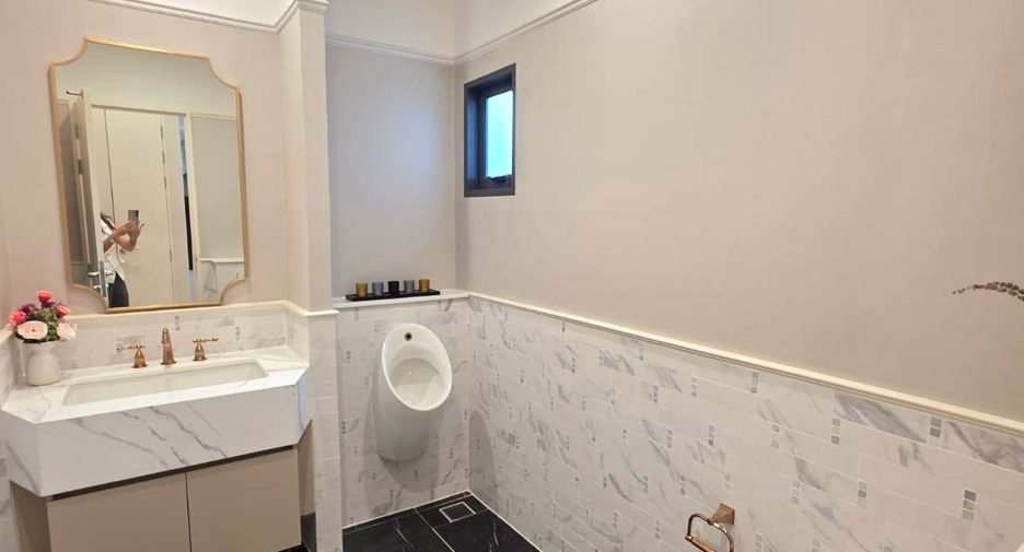Haus zur Miete mit 4 Zimmer in Bang Kapi, Bangkok