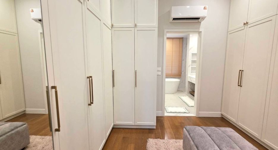 Haus zur Miete mit 4 Zimmer in Bang Kapi, Bangkok