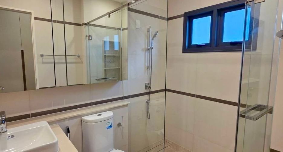 Haus zur Miete mit 4 Zimmer in Bang Kapi, Bangkok
