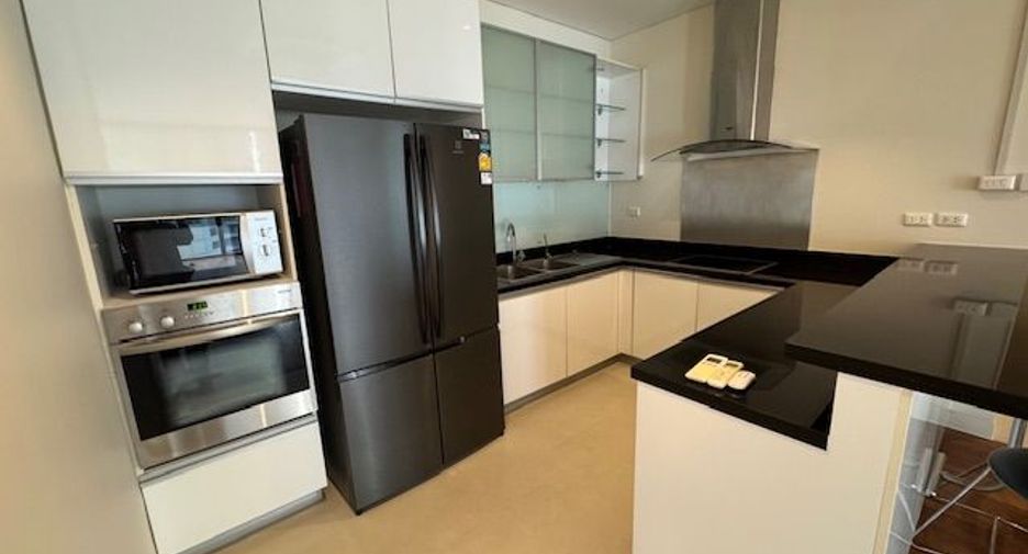 For rent 2 bedrooms condo in Khlong Toei, Bangkok