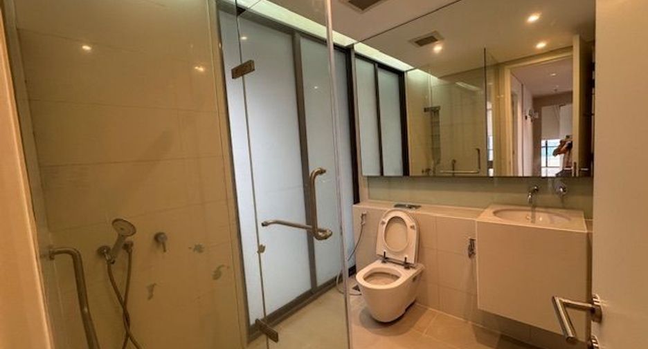 For rent 2 bedrooms condo in Khlong Toei, Bangkok