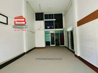 Gewerbefläche zum Kauf mit 4 Zimmer in Bang Bua Thong, Nonthaburi