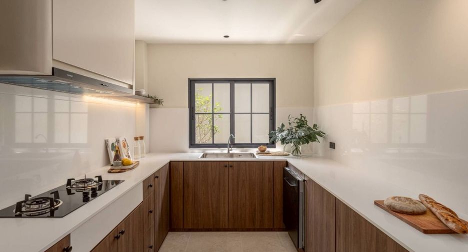For rent and for sale 5 bedrooms house in Mueang Chiang Mai, Chiang Mai