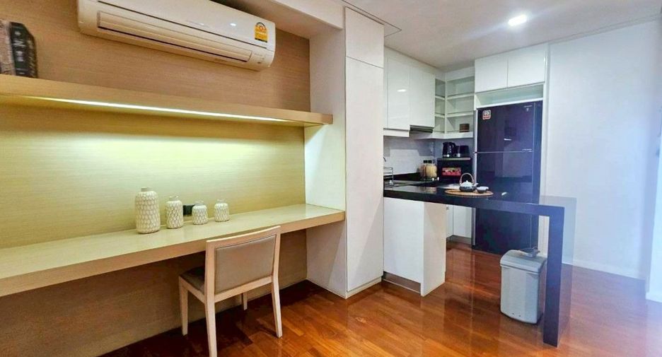 For rent 1 bed serviced apartment in Khlong Toei, Bangkok