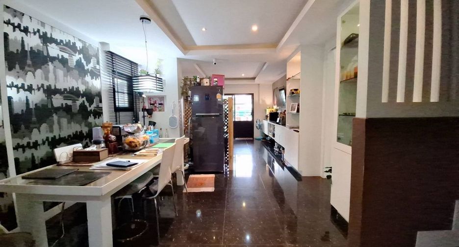 For rent and for sale 4 bedrooms townhouse in Mueang Udon Thani, Udon Thani