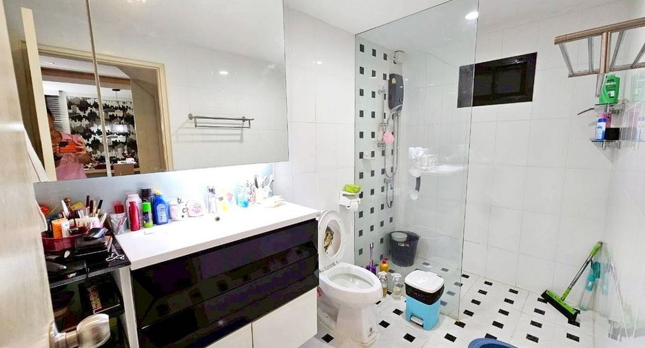 For rent and for sale 4 bedrooms townhouse in Mueang Udon Thani, Udon Thani