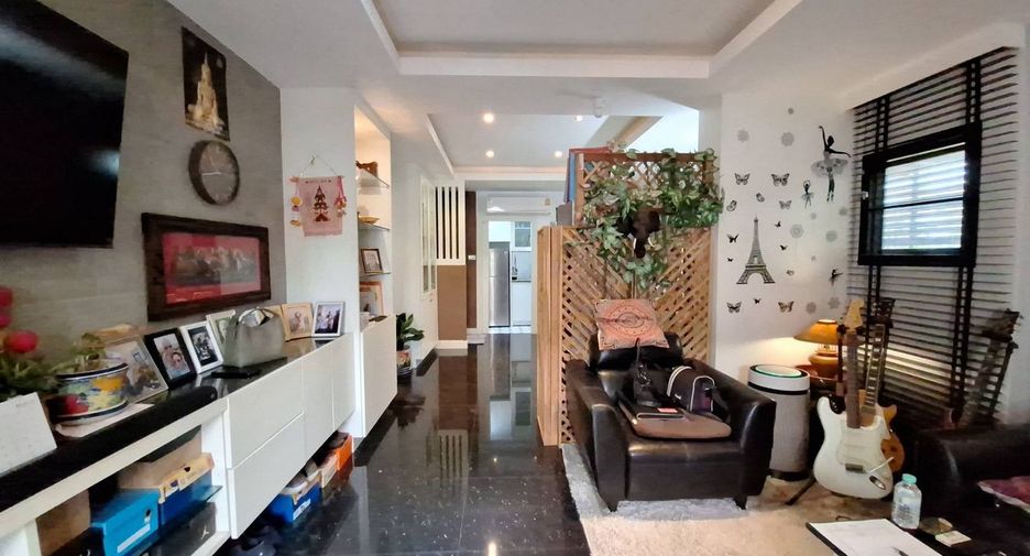 For rent and for sale 4 bedrooms townhouse in Mueang Udon Thani, Udon Thani