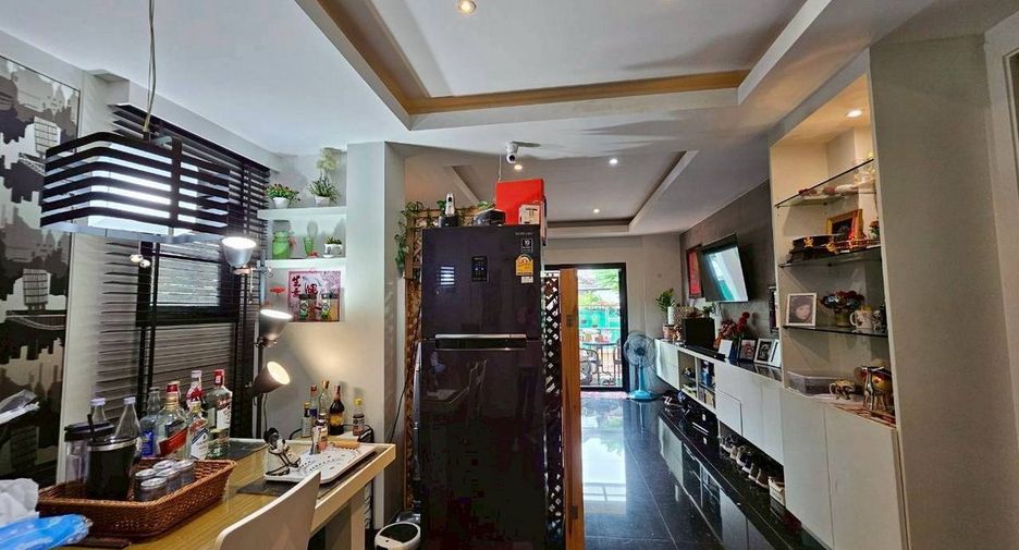 For rent and for sale 4 bedrooms townhouse in Mueang Udon Thani, Udon Thani