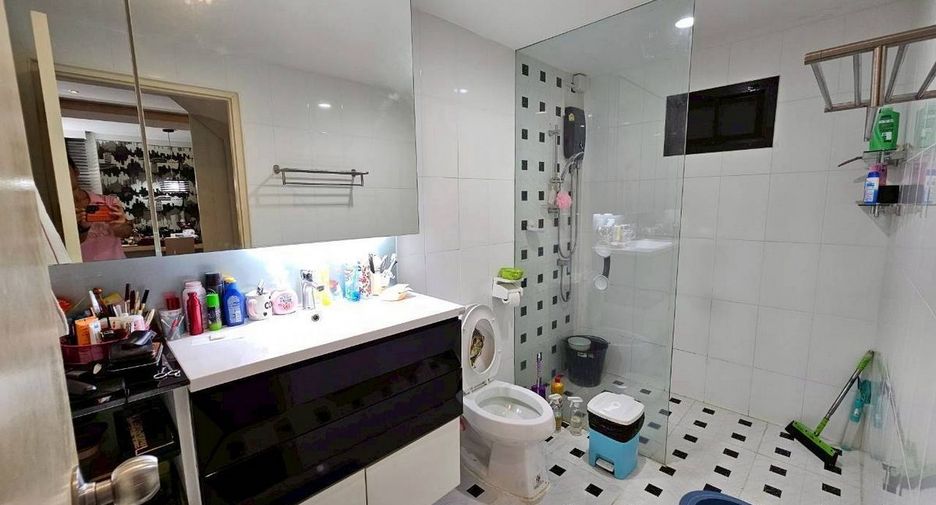 For rent and for sale 4 bedrooms townhouse in Mueang Udon Thani, Udon Thani
