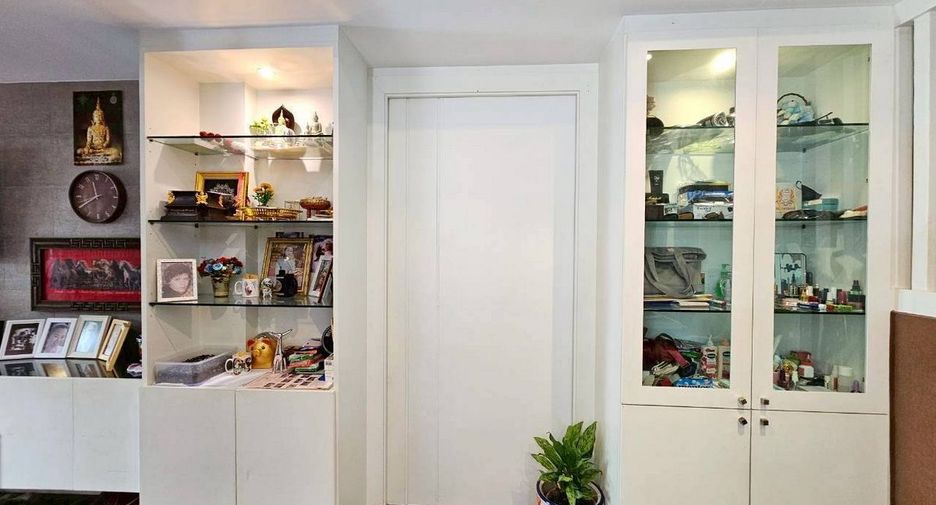 For rent and for sale 4 bedrooms townhouse in Mueang Udon Thani, Udon Thani