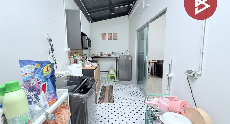 Casa adosada en venta de 3 habitaciones en Bang Bo, Samut Prakan