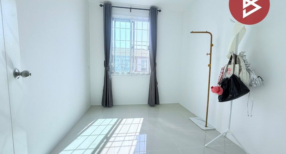 Casa adosada en venta de 3 habitaciones en Bang Bo, Samut Prakan