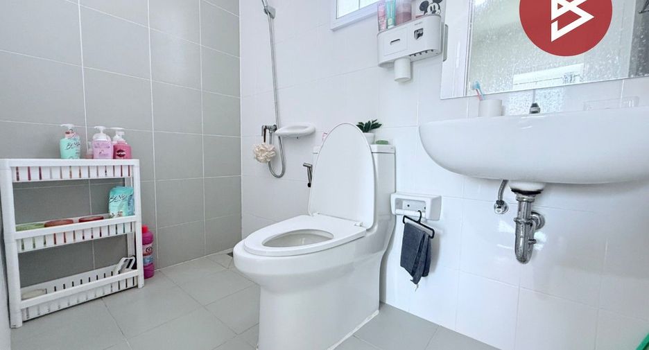 Casa adosada en venta de 3 habitaciones en Bang Bo, Samut Prakan